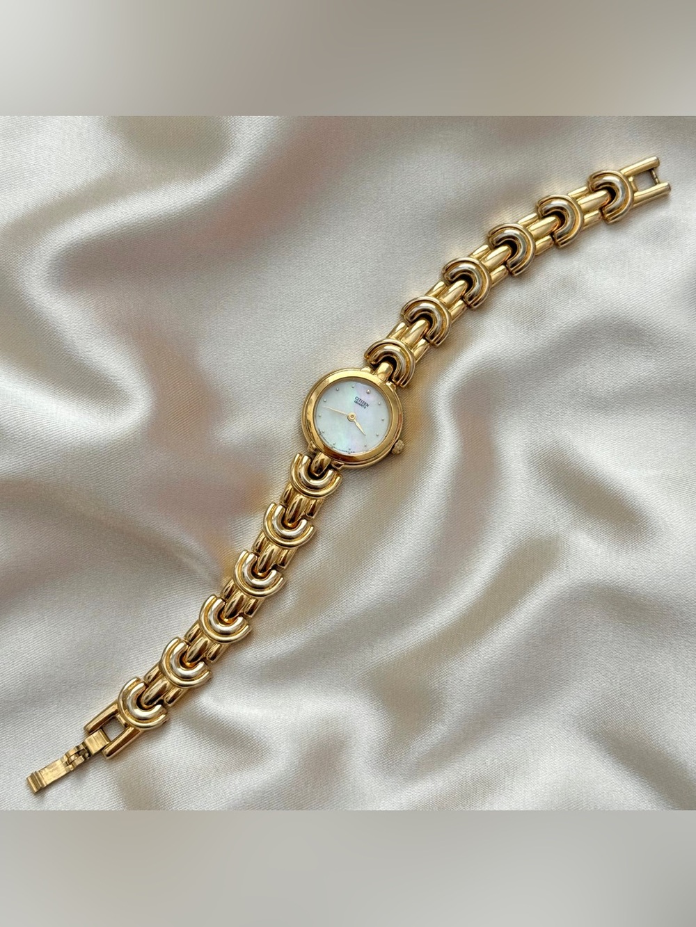 AUTHENTIC VINTAGE CITIZEN MOTHER-OF-PEARL WATCH - Picture 3 of 7